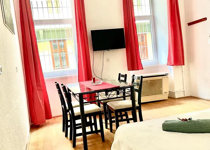 Sweet Warm Home With Big Bed Near New York Cafe Free Coffee