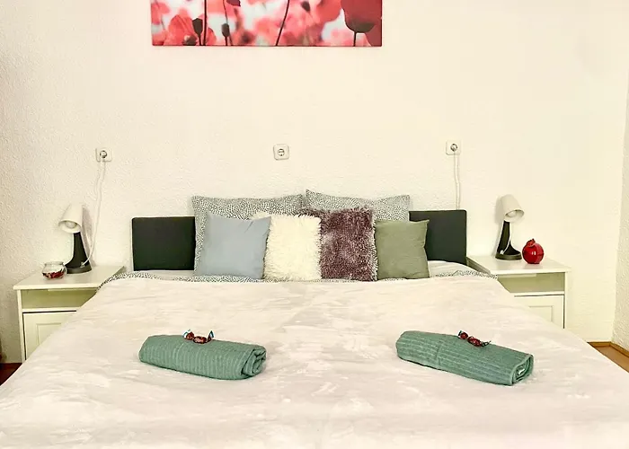 Sweet Warm Home With Big Bed Near New York Cafe Free Coffee
