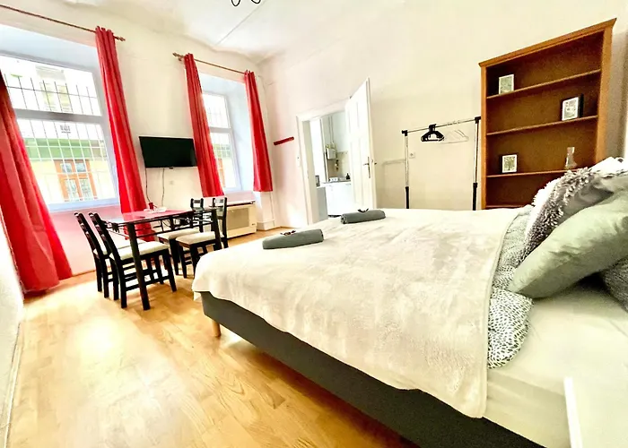 Sweet Warm Home With Big Bed Near New York Cafe Free Coffee