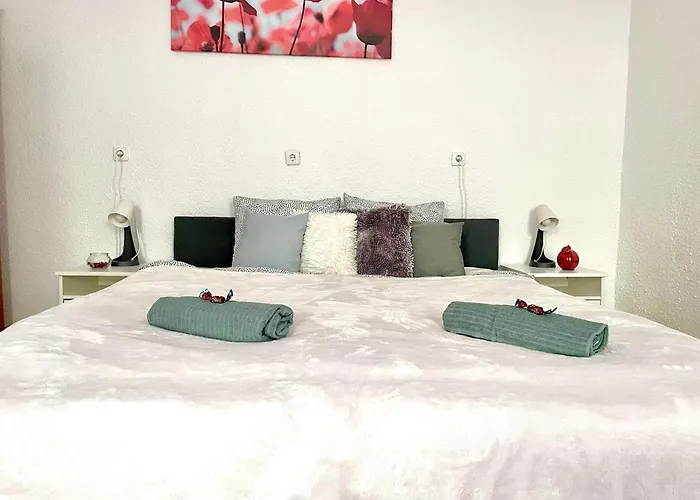 Sweet Warm Home With Big Bed Near New York Cafe Free Coffee