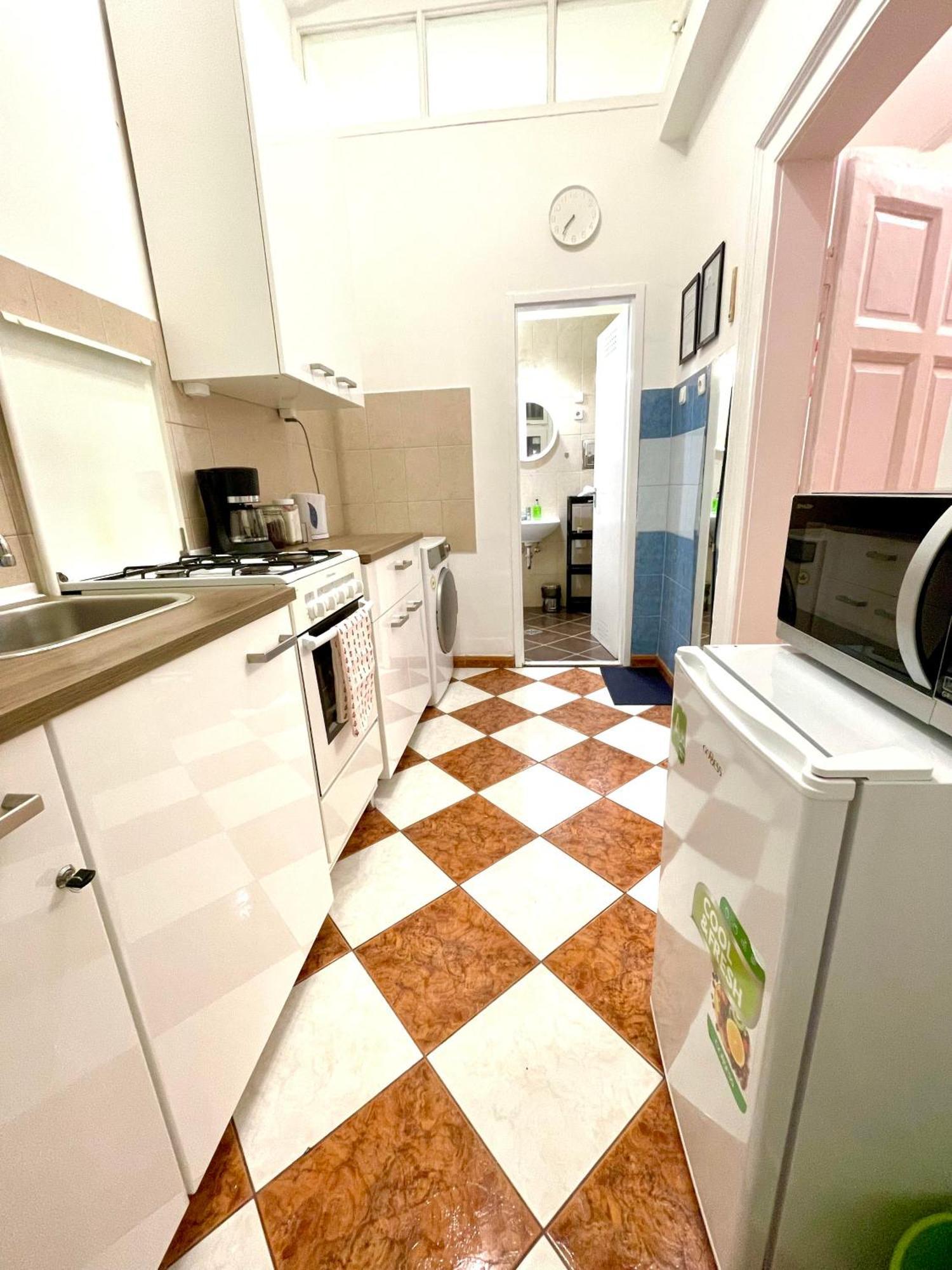 Apartament Sweet Warm With Big Bed Near New York Cafe Free Coffee Budapesta