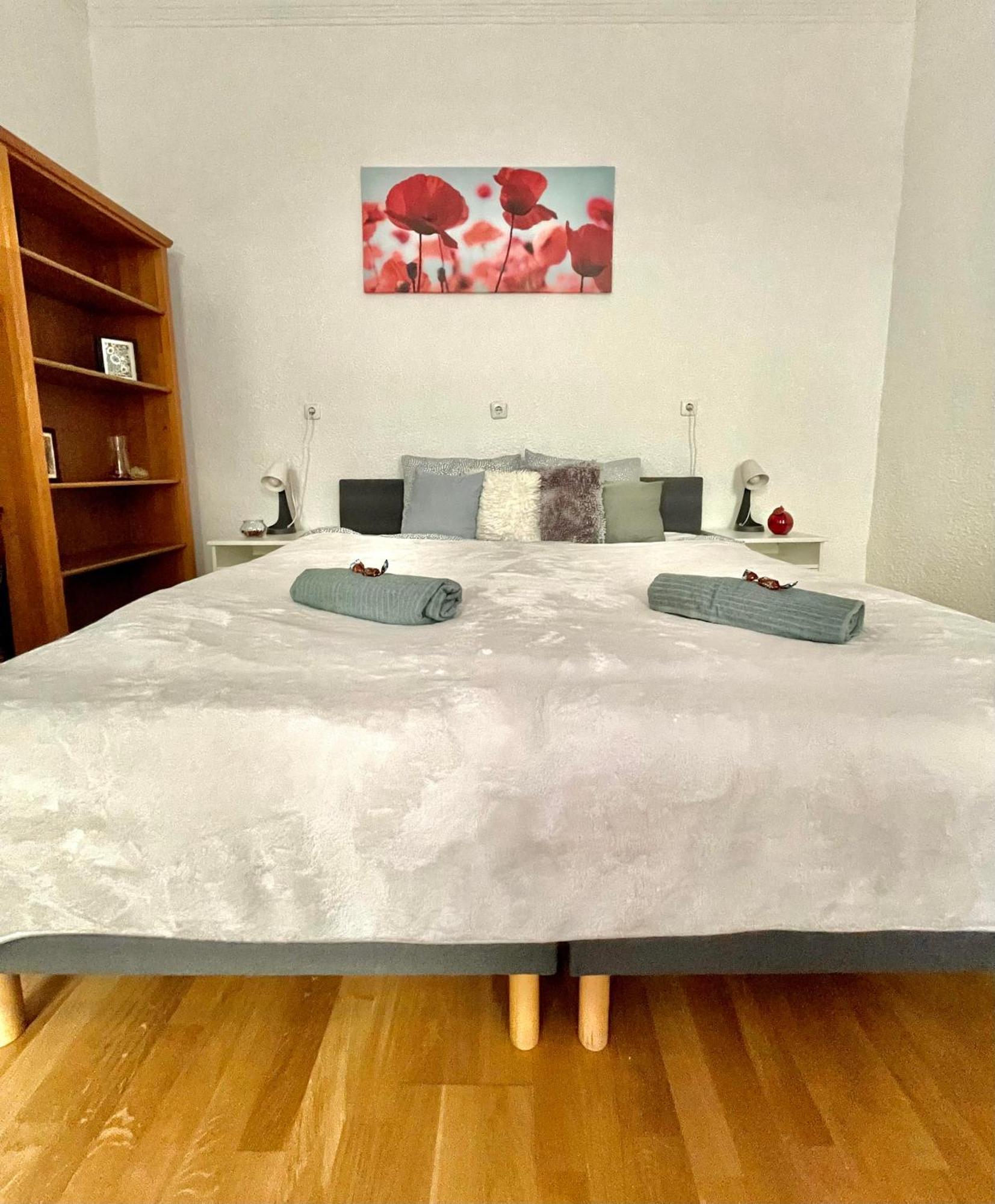 Apartament Sweet Warm With Big Bed Near New York Cafe Free Coffee *