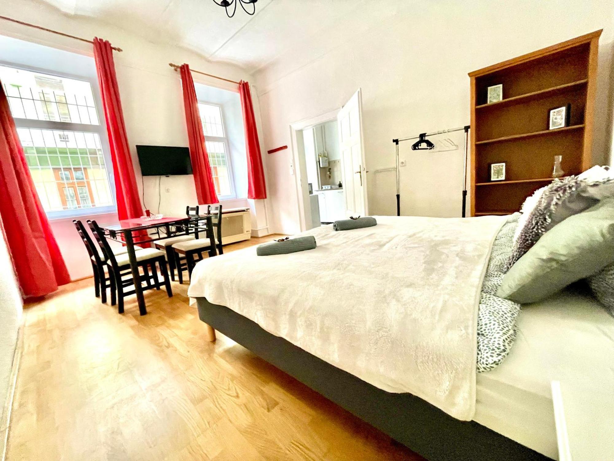 Apartament Sweet Warm With Big Bed Near New York Cafe Free Coffee Budapesta