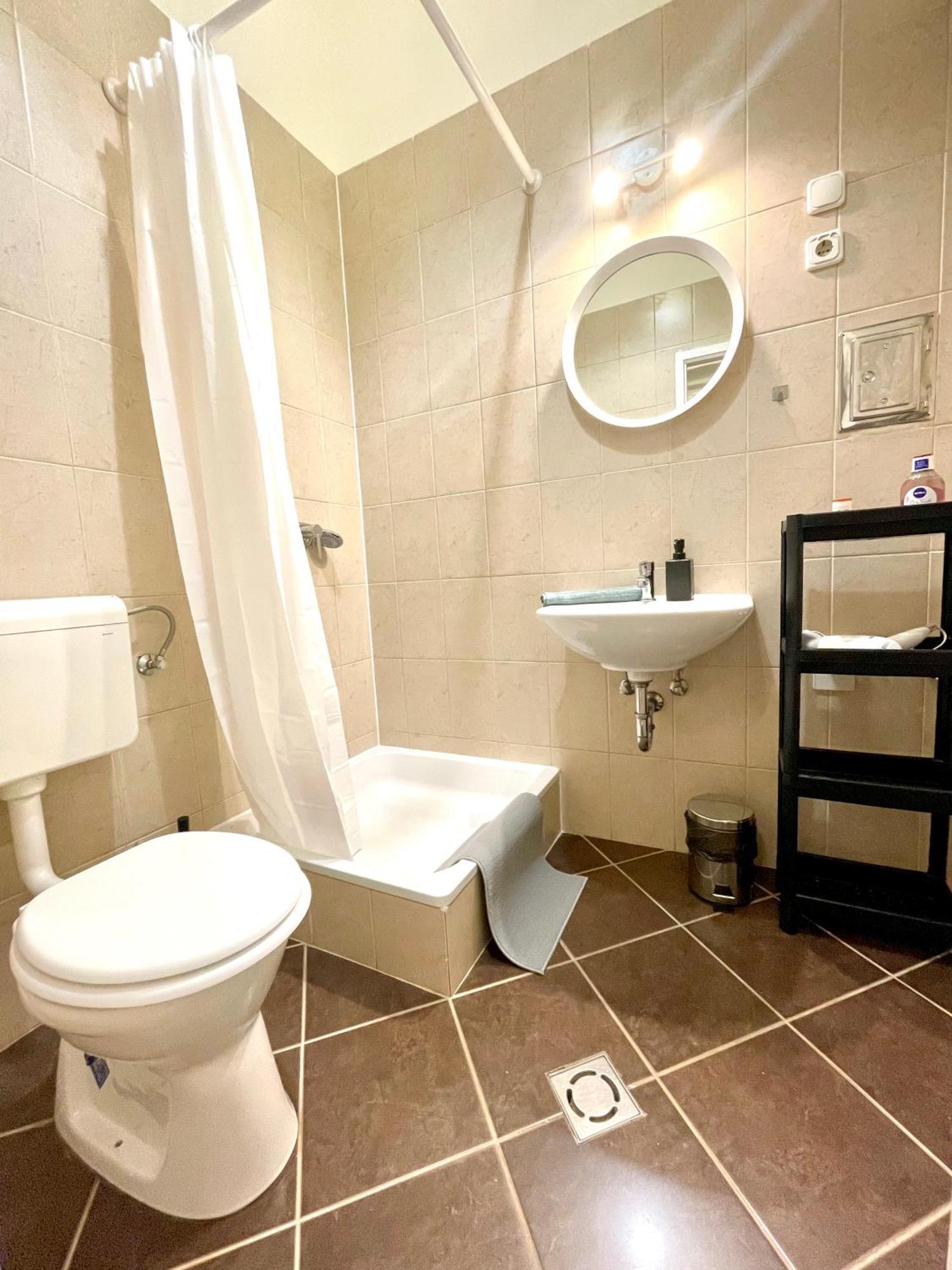 Sweet Warm With Big Bed Near New York Cafe Free Coffee * Budapesta
